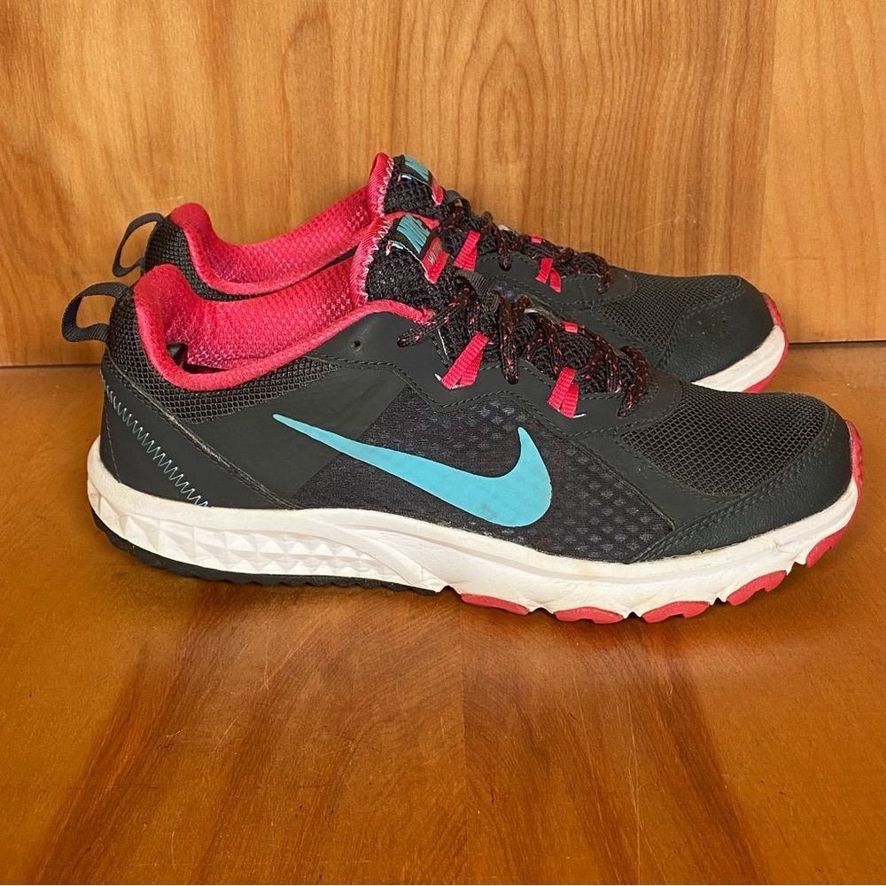 Womens 7.5 Nike Wild Trail Running Shoes Grey Pink CCKC0635